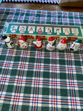 Vintage Christmas card place settings a commodore original